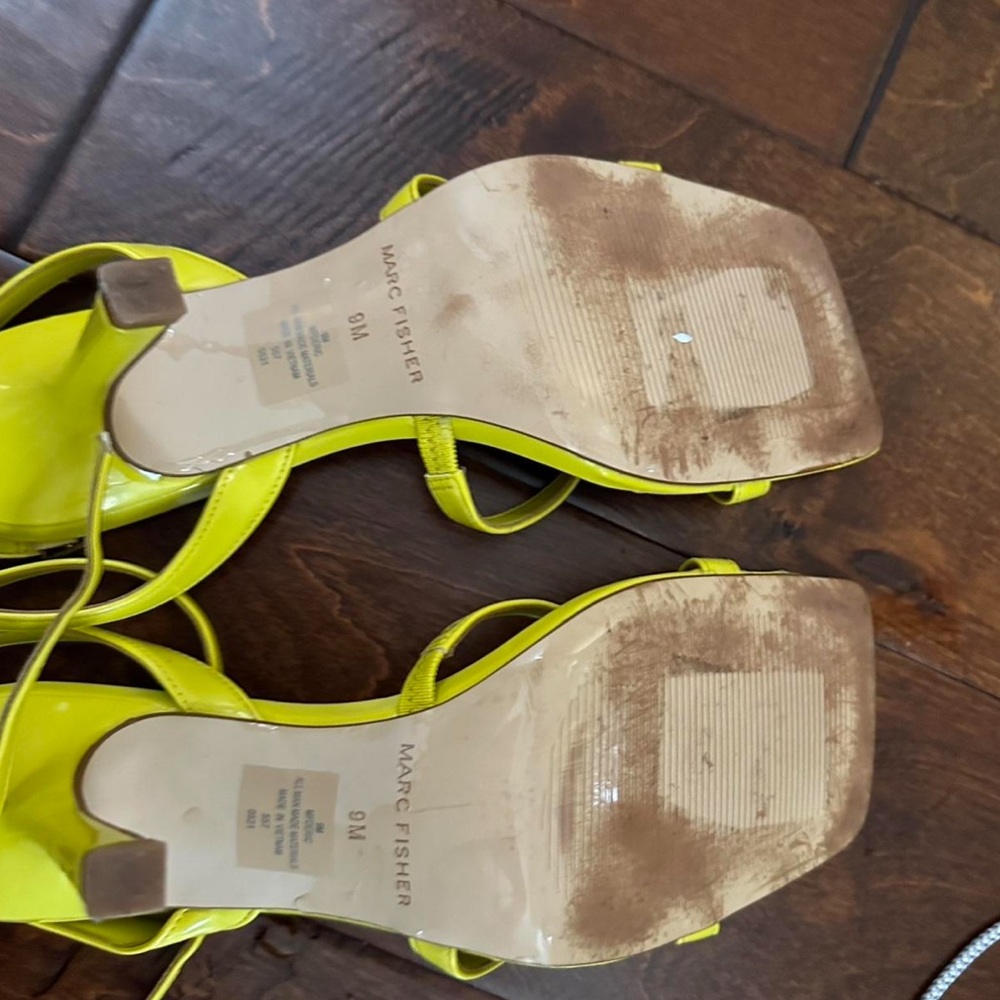 Yellow marc fisher heels - Picture 3 of 3